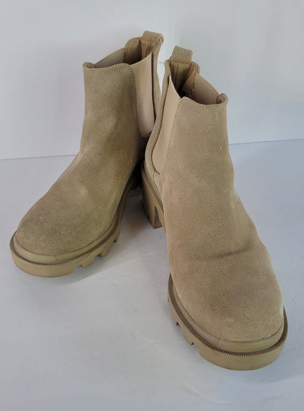 STEVE MADDEN Hadlee Chelsea Tan Suede Chunky Lug Sole PullOn Ankle Boots Size 10